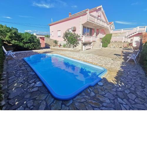 Guest house with pool Ante