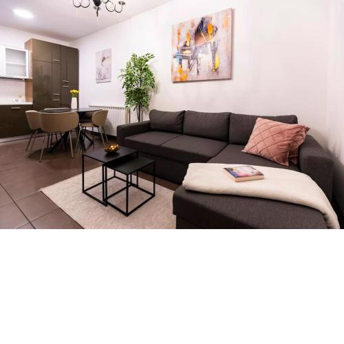Harmony Retreat 2BDR APT, Center