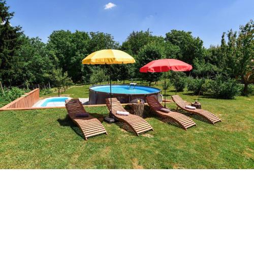 Hazelnut Pool House - Happy Rentals