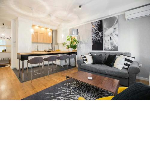 Hella Apartment
