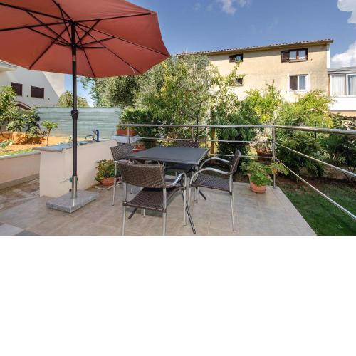 Helles Apartment nur 20 Minuten zum Strand mit 2 Terrassen