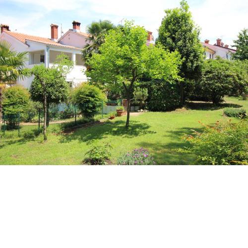 Helles Apartment nur 350 Meter zum Strand mit privatem Balkon und Meerblick