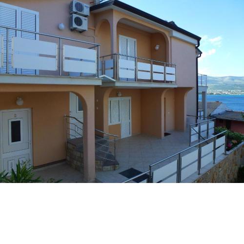 Helles Studioappartement mit großem Balkon