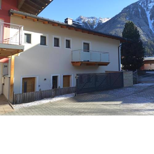 High quality holiday apartment in Oberkrimml near waterfalls
