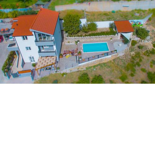 Hill Apartment with Private Pool
