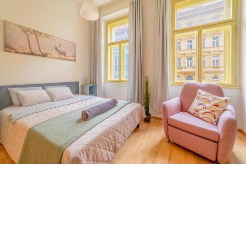 Historic City Center Deer Suite by Rentez