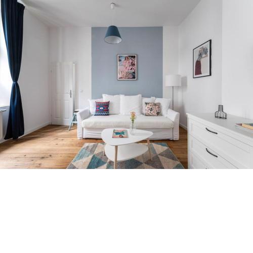 HM • Chic Studio Near Metro & Center