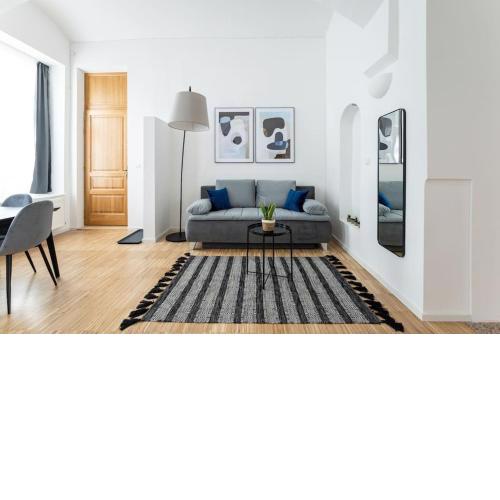 HM • Family 2BR Oasis Steps from City