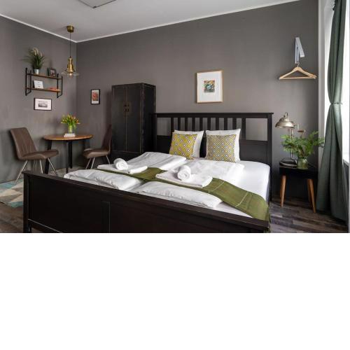HM • Sleek Studio by City Center