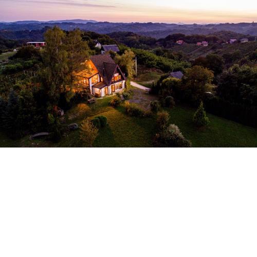 Hmooyi Hill Cottage