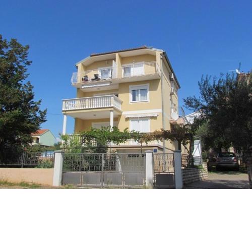 Holiday apartment in house Damir