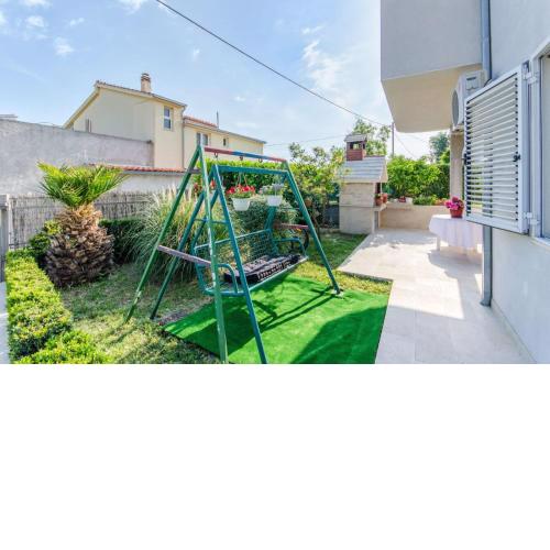 Holiday apartment with garden