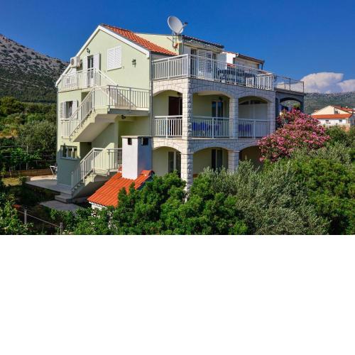 Holiday Apartments Grozdi