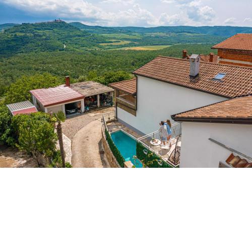 Holiday Home Belveder Motovun with heated pool
