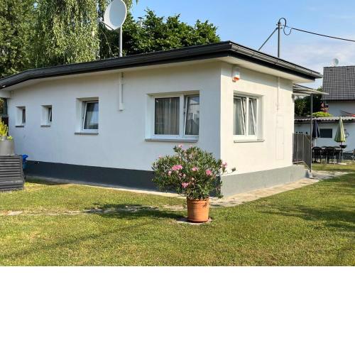 Holiday Home Bungalow Leopoldau by Interhome