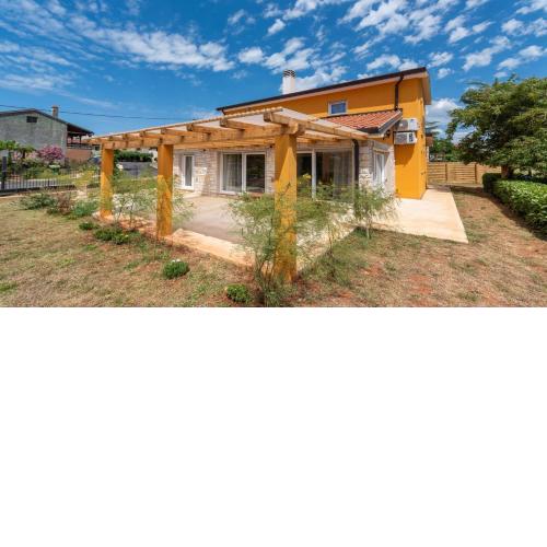 Holiday Home Dorijana with spacious Garden and Terrace