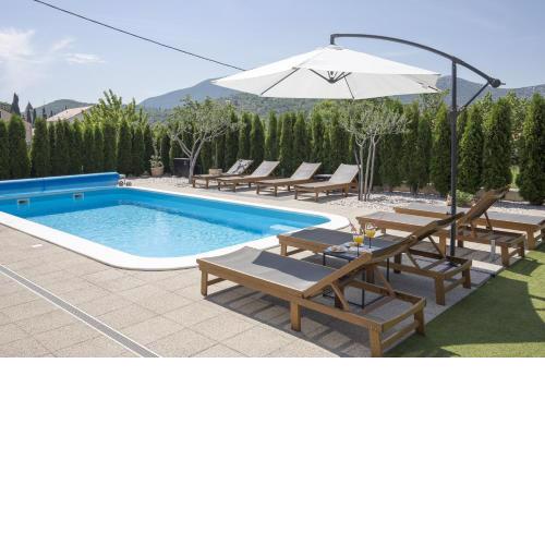 Holiday Home EB with Heated Pool