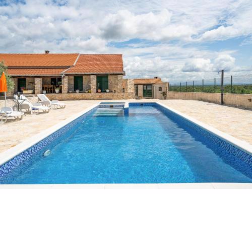 Holiday Home Ela by Interhome