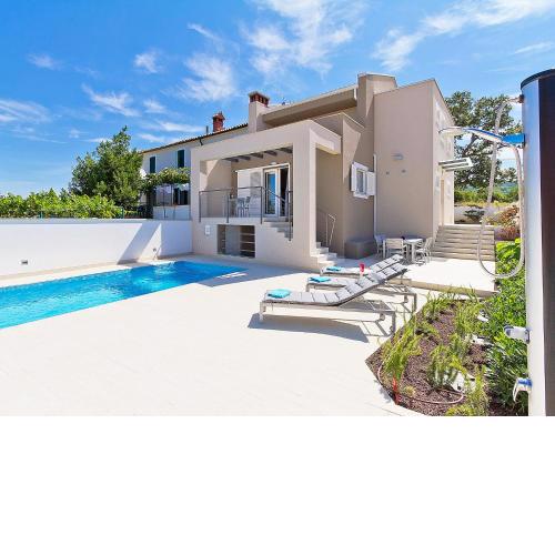 Holiday Home Elena by Interhome