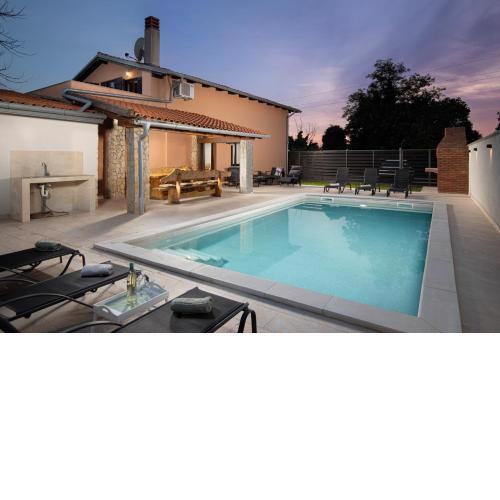 Holiday Home Franika