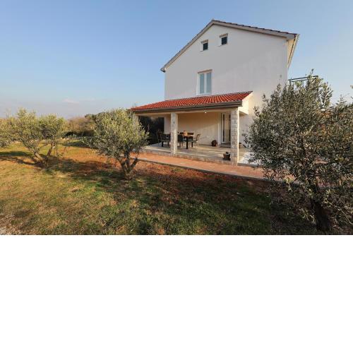 Holiday Home Hrast
