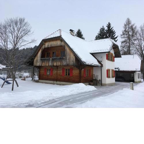 Holiday home in Carinthia near Lake Klopeiner