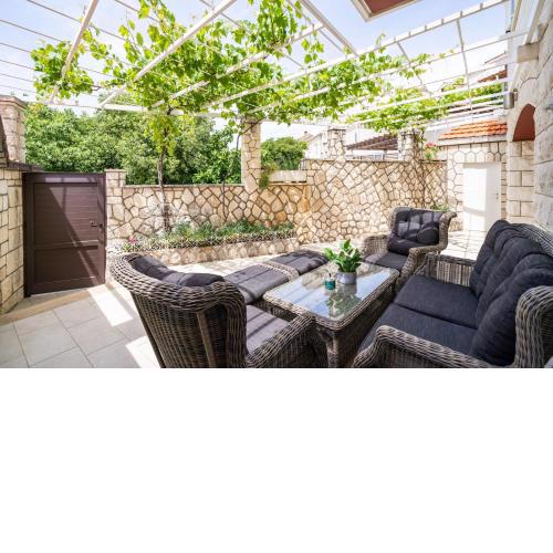 Holiday Home King