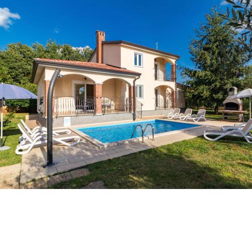Holiday Home Lara by Interhome