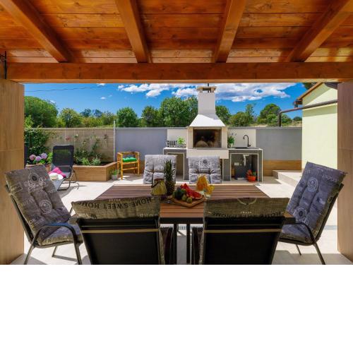 Holiday Home Laura by Interhome