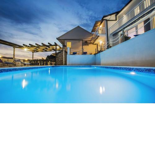 Holiday home Leko with outdoor pool and hot tub , can fit 22 people