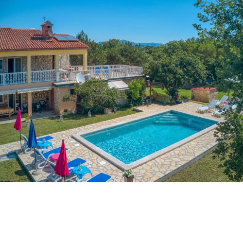 Holiday Home Lola by Interhome