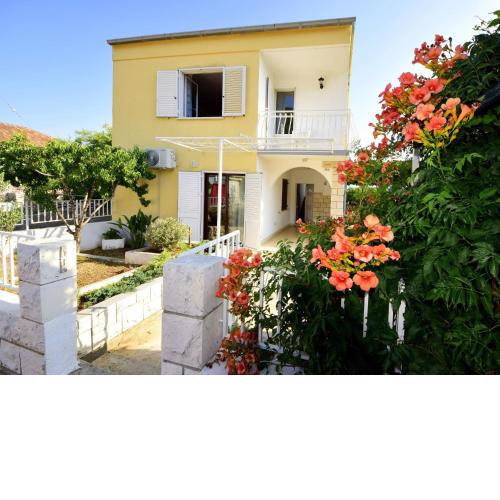 Holiday Home Lolita by Interhome