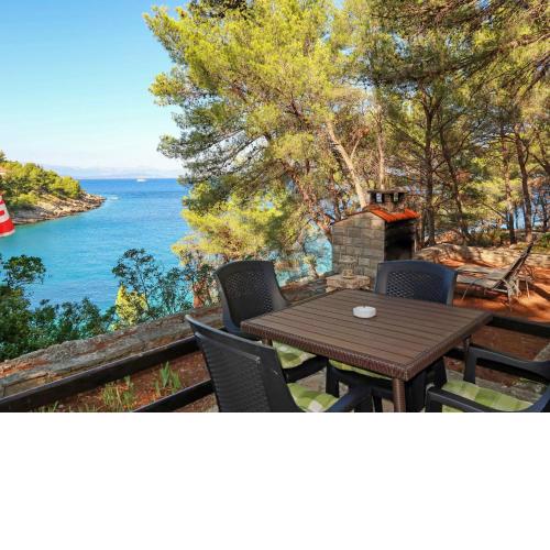 Holiday Home Neli - ISO305 by Interhome