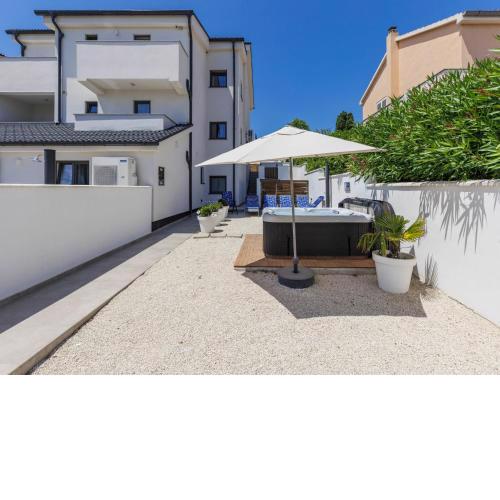 Holiday Home Penthouse no-1 by Interhome