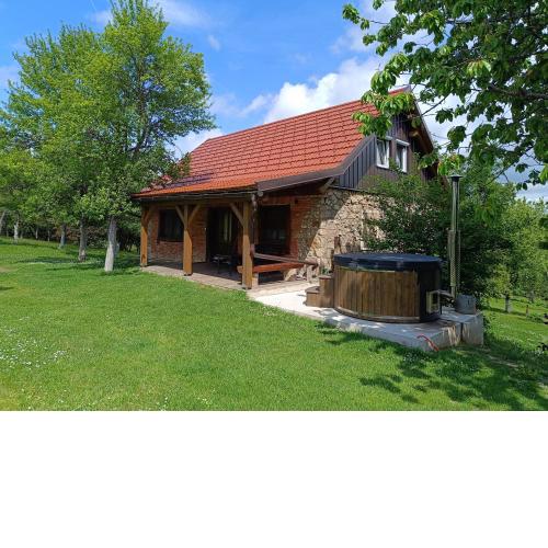 Holiday Home "Sleme" with jacuzzi, big garden and arbor with fireplace