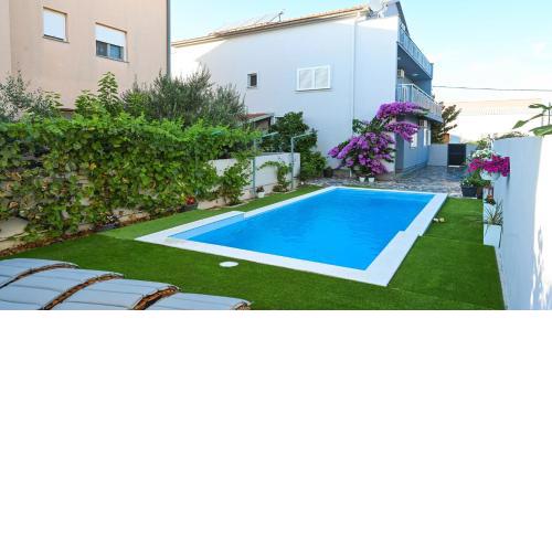 Holiday Home Urbana with pool