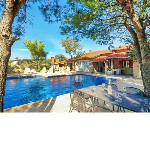 Holiday Home Villa Sandra by Interhome