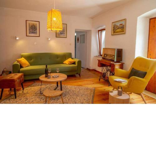 HOLIDAY HOME VINTAGE, Makarska - Lovreć