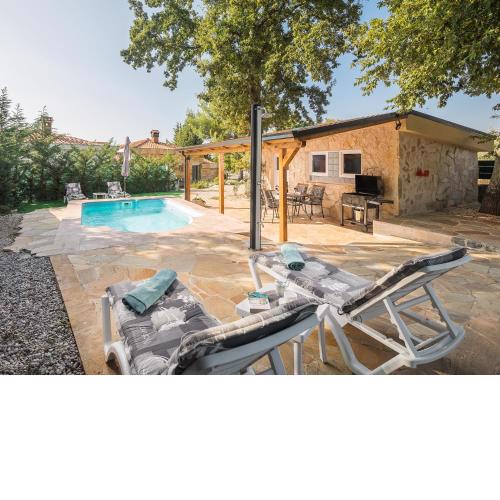 Holiday House Ana & Marina with private Pool and garden