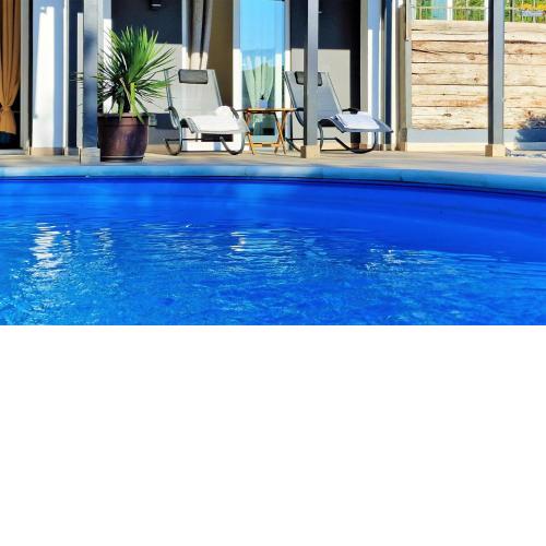 Holiday house Boost with heated pool