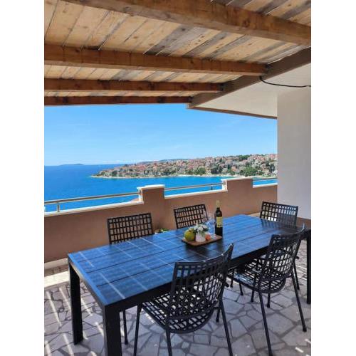 Holiday house Dea with outdoor jacuzzi