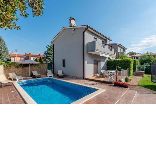 Holiday House Dora