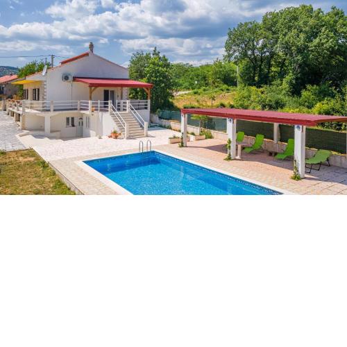 Holiday House Ivan