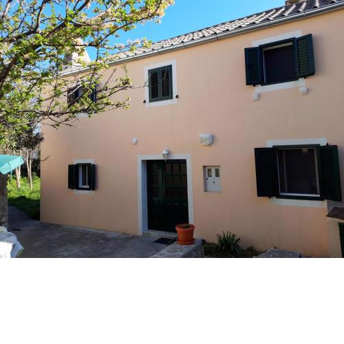 Holiday house Jasna in island center
