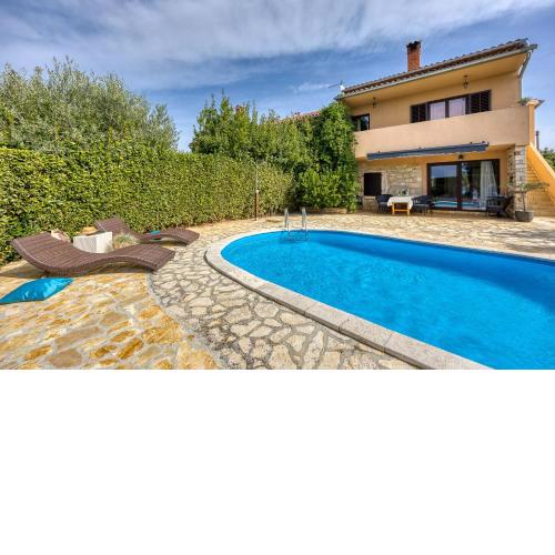 Holiday house Marinela with Private Pool and Fenced Garden