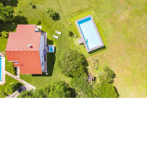 Holiday house Mirna with swimming pool and jacuzzi