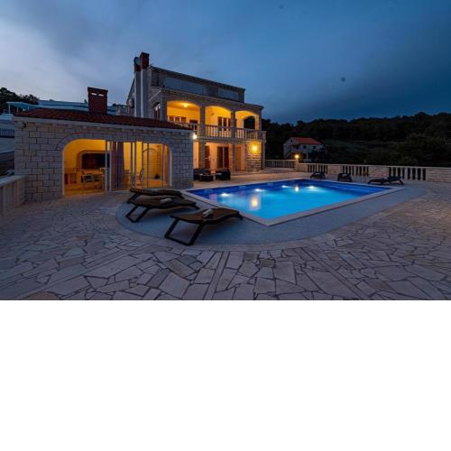 Holiday House Nova