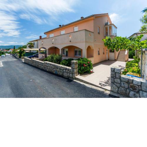 Holiday House Snjezana