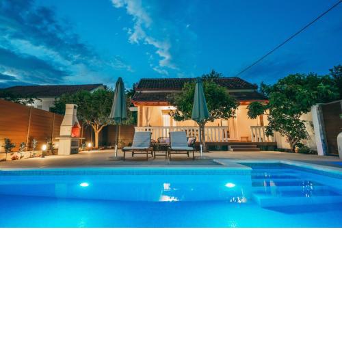 Holiday house Stella with Pool & Jacuzzi