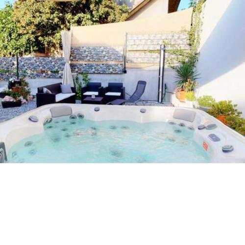Holiday House Tolesa